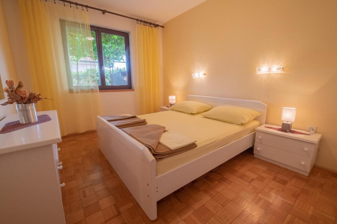 Cozy Apartment Near The Sea Novi Vinodolski Exterior foto