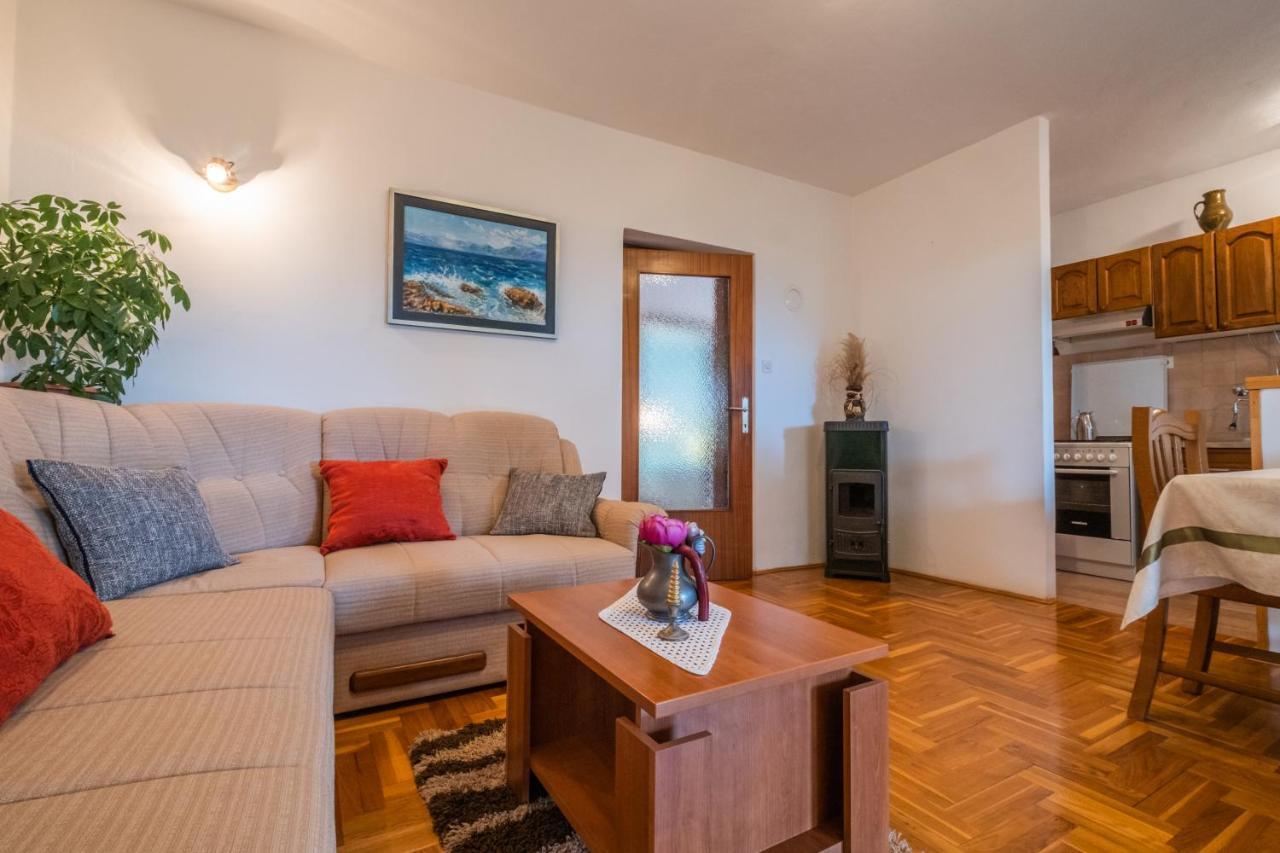 Cozy Apartment Near The Sea Novi Vinodolski Exterior foto